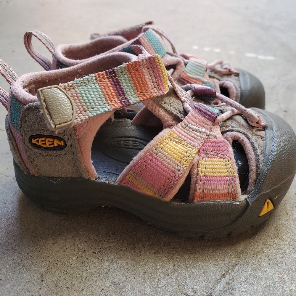 Keen baby girl water and play sandals size 4